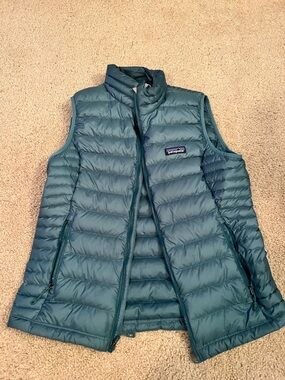 Patagonia Women's Teal Down Sweater Vest medium